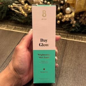 Day Glow Brightening AHA Tonic - Pink and Green